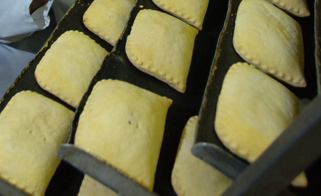 Gestión de la producción como fabricante de empanadas jamaiquinas del Reino Unido: compre empanadas en línea